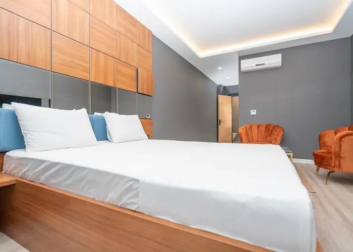 Center Suite